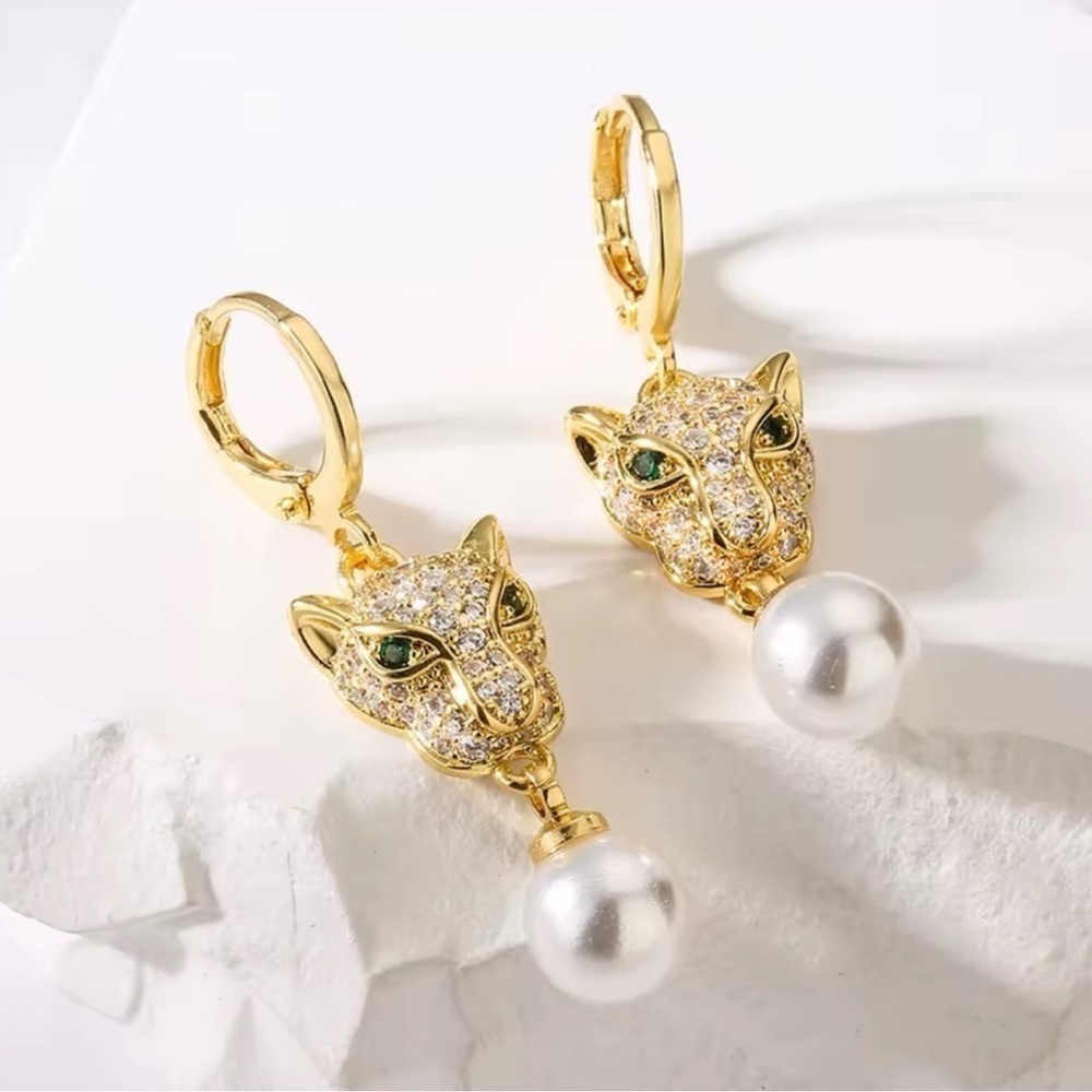 Panthere Green Eyes Crystal Pearl Earrings - Picture 2 of 4